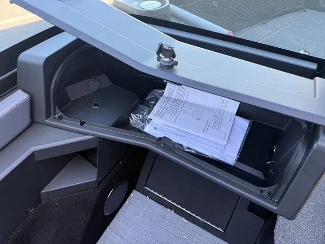 Slide: The Image of Alumacraft Trophy 185X Sport 2025 - 20