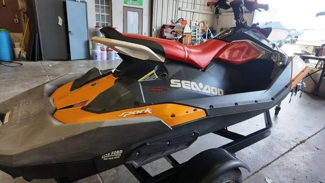 Slide: The Image of Sea-Doo SPARK TRIXX 3-UP ROTAX 900 H.O. ACE IBR 2019 - 4