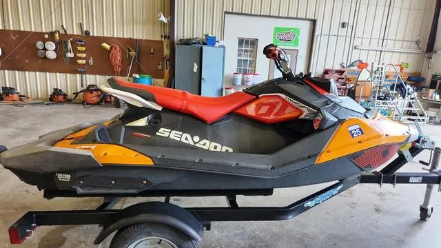 Slide: The Image of Sea-Doo SPARK TRIXX 3-UP ROTAX 900 H.O. ACE IBR 2019 - 5