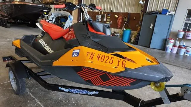 Slide: The Image of Sea-Doo SPARK TRIXX 3-UP ROTAX 900 H.O. ACE IBR 2019 - 6