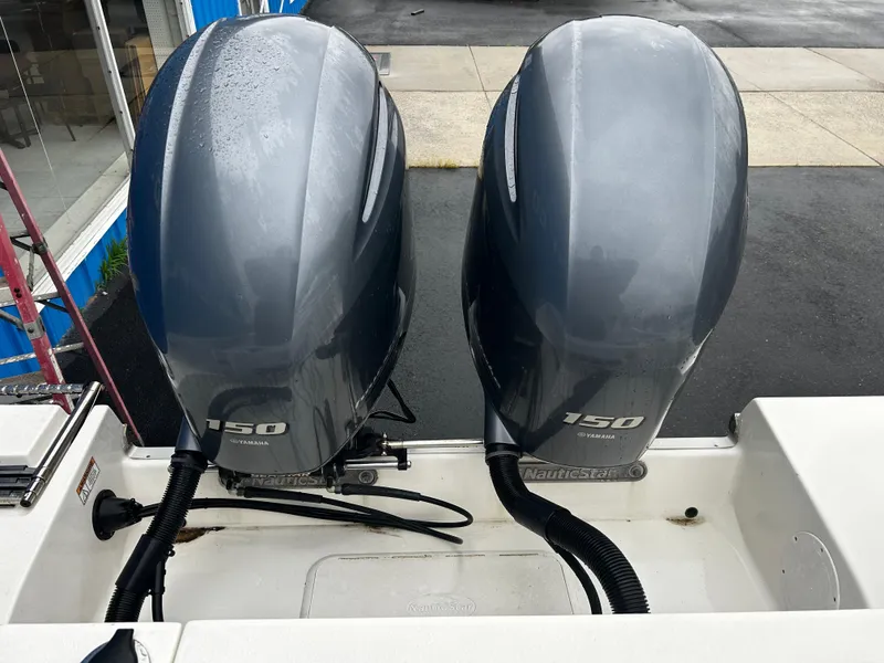 Slide: The Image of Twin 150 horsepower engines on a 2018 NauticStar 25 XS Offshore boat. - 15