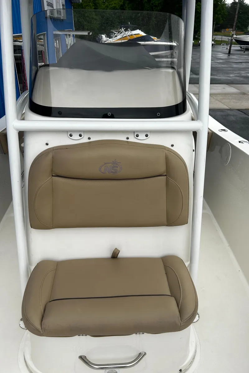 Slide: The Image of 2018 NauticStar 25 XS Offshore boat with tan seating and windshield. - 22