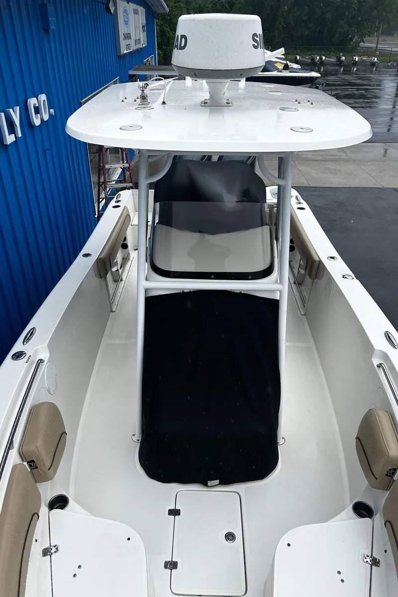Slide: The Image of 2018 NauticStar 25 XS Offshore boat with spacious deck and seating. - 25
