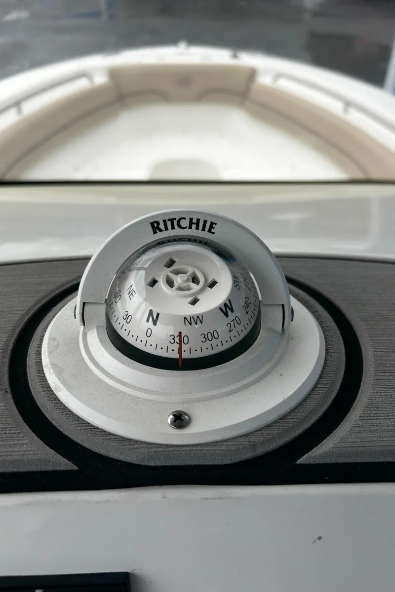 Slide: The Image of Ritchie compass on 2018 NauticStar 25 XS Offshore boat dashboard. - 29