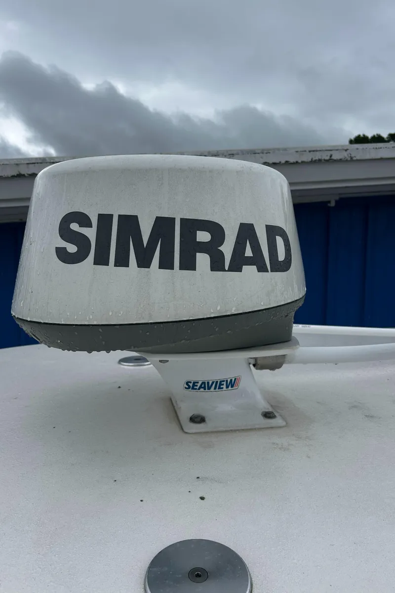 Slide: The Image of Simrad radar on 2018 NauticStar 25 XS Offshore boat, overcast sky background. - 31