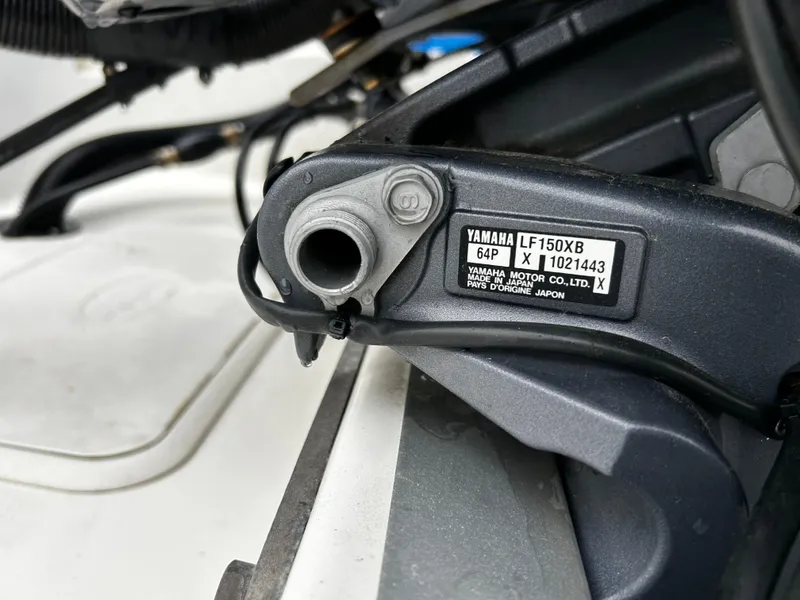 Slide: The Image of Close-up of Yamaha LF150X motor part on 2018 NauticStar 25 XS Offshore boat. - 34