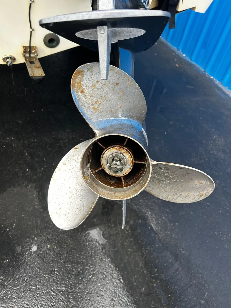 Slide: The Image of Propeller of 2018 NauticStar 25 XS Offshore boat on wet surface. - 35