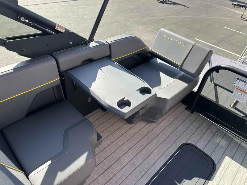 Slide: The Image of Manitou Explore 22MAX Switchback 2025 - 10