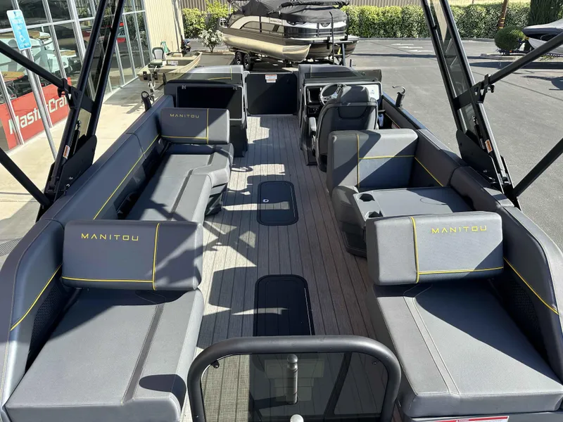 Slide: The Image of Manitou Explore 22MAX Switchback 2025 - 11