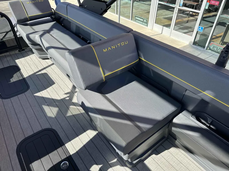 Slide: The Image of Manitou Explore 22MAX Switchback 2025 - 13