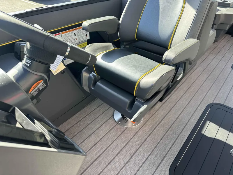 Slide: The Image of Manitou Explore 22MAX Switchback 2025 - 15