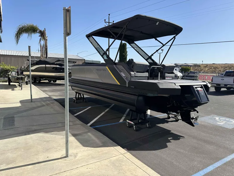 Slide: The Image of Manitou Explore 22MAX Switchback 2025 - 16