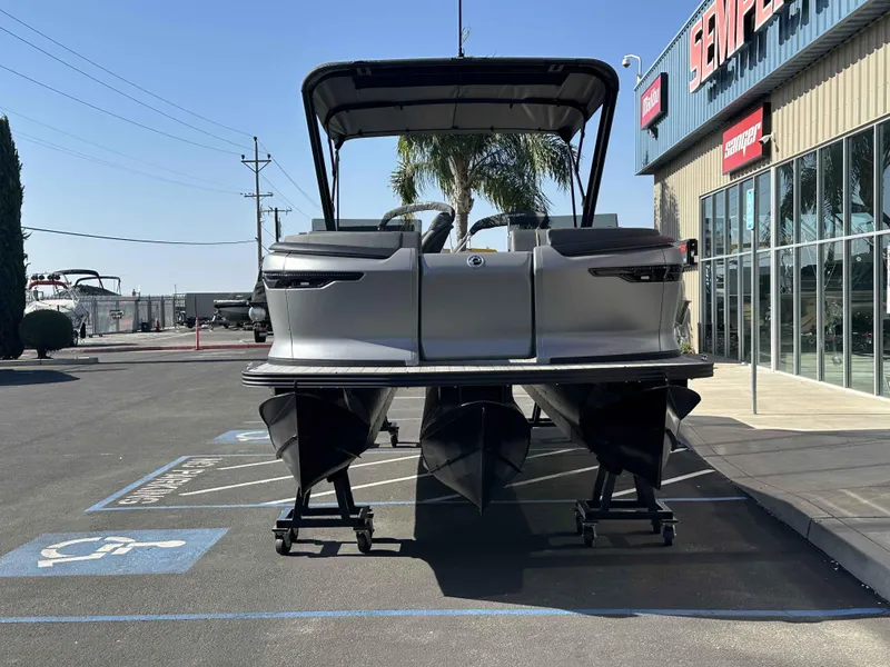 Slide: The Image of Manitou Explore 22MAX Switchback 2025 - 3