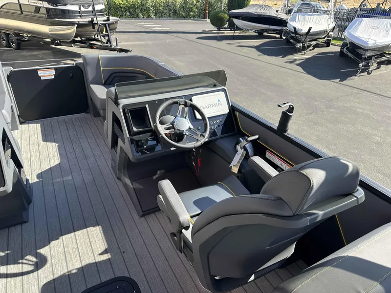 Slide: The Image of Manitou Explore 22MAX Switchback 2025 - 4