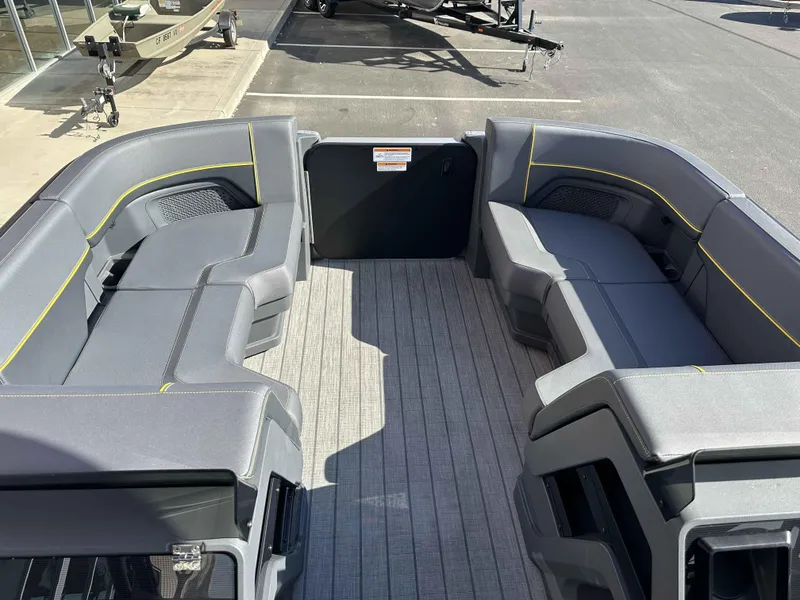 Slide: The Image of Manitou Explore 22MAX Switchback 2025 - 5