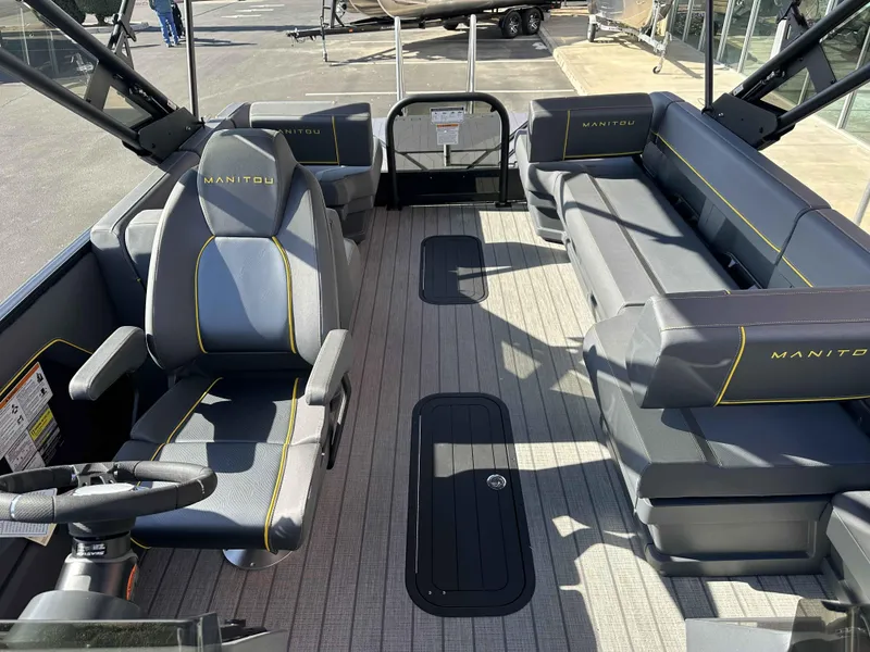 Slide: The Image of Manitou Explore 22MAX Switchback 2025 - 6