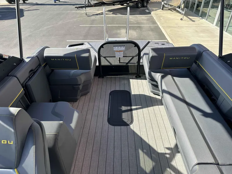 Slide: The Image of Manitou Explore 22MAX Switchback 2025 - 7