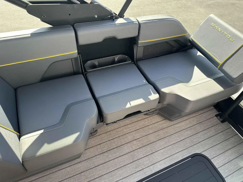 Slide: The Image of Manitou Explore 22MAX Switchback 2025 - 9