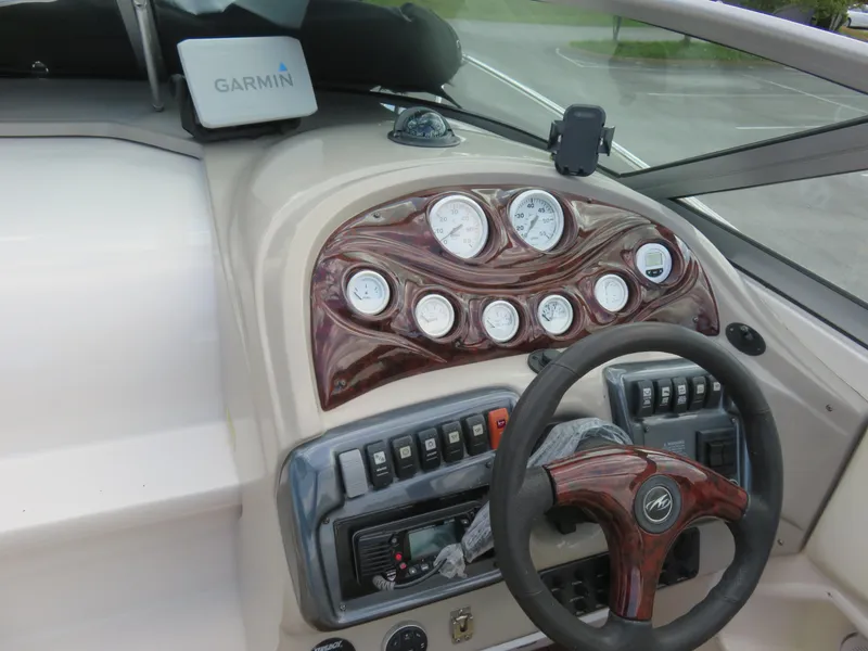 Slide: The Image of Monterey 245 Cruiser 2004 - 3