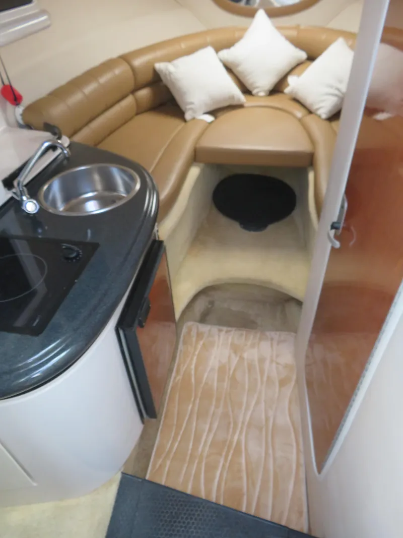 Slide: The Image of Monterey 245 Cruiser 2004 - 8