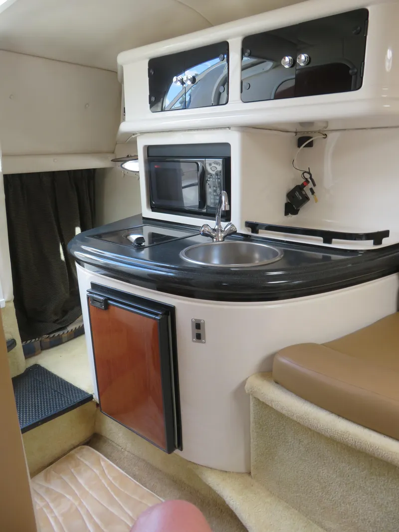 Slide: The Image of Monterey 245 Cruiser 2004 - 9