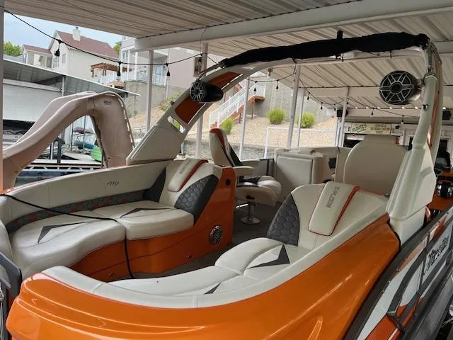 Slide: The Image of Manitou 27 X-Plode SHP Dual Engine 2020 - 4