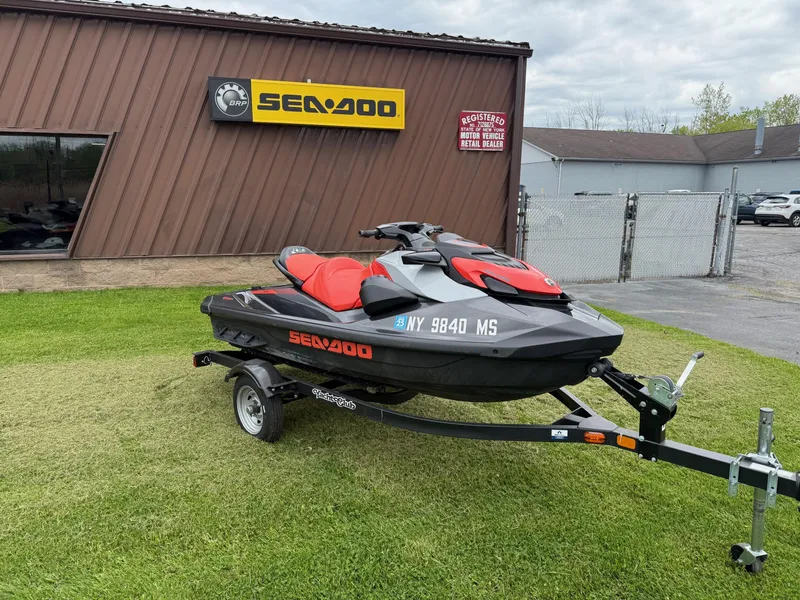 Slide: The Image of Sea-Doo GTI SE 170 With iBR and Audio 2022 - 1