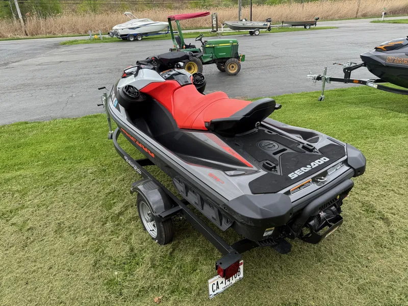 Slide: The Image of Sea-Doo GTI SE 170 With iBR and Audio 2022 - 2