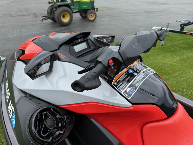 Slide: The Image of Sea-Doo GTI SE 170 With iBR and Audio 2022 - 3