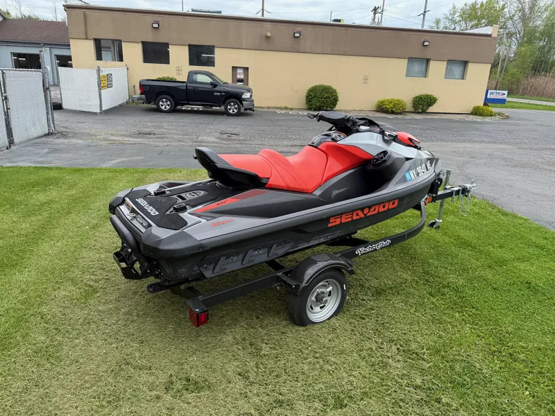 Slide: The Image of Sea-Doo GTI SE 170 With iBR and Audio 2022 - 4