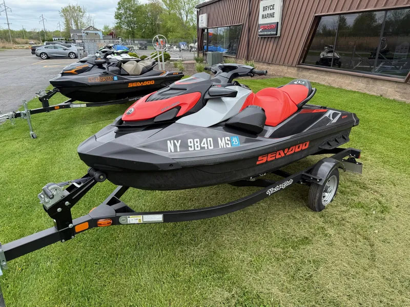 Slide: The Image of Sea-Doo GTI SE 170 With iBR and Audio 2022 - 5