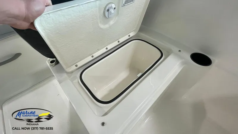 Slide: The Image of Bayliner Element M19 2024 - 10