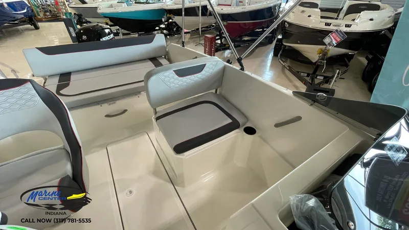 Slide: The Image of Bayliner Element M19 2024 - 11