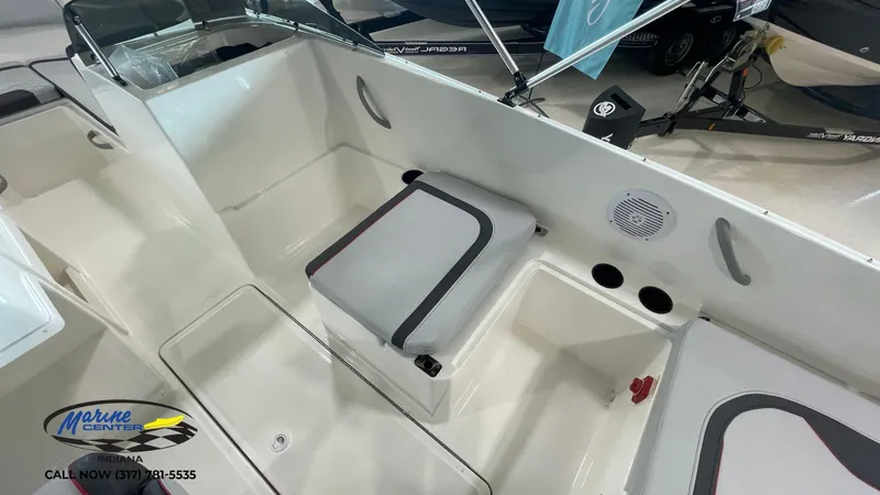 Slide: The Image of Bayliner Element M19 2024 - 5