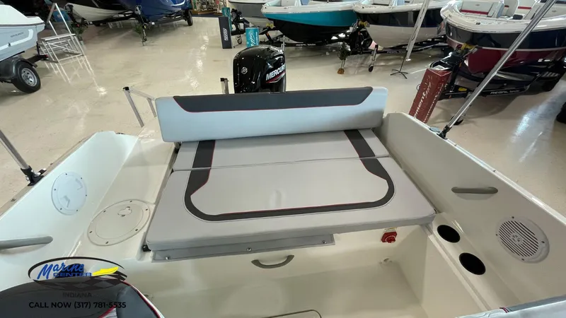 Slide: The Image of Bayliner Element M19 2024 - 9