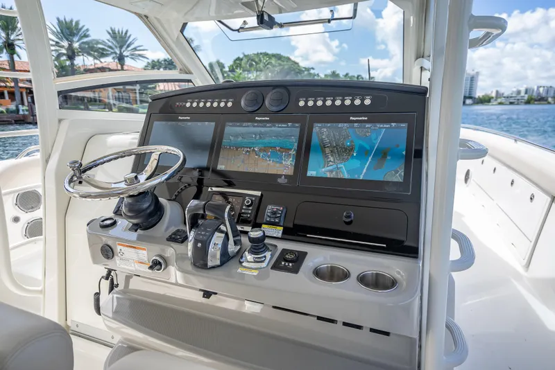 Slide: The Image of Boston Whaler 420 Outrage 2016 - 104