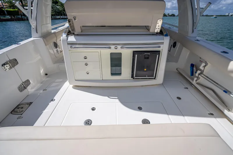 Slide: The Image of Boston Whaler 420 Outrage 2016 - 90