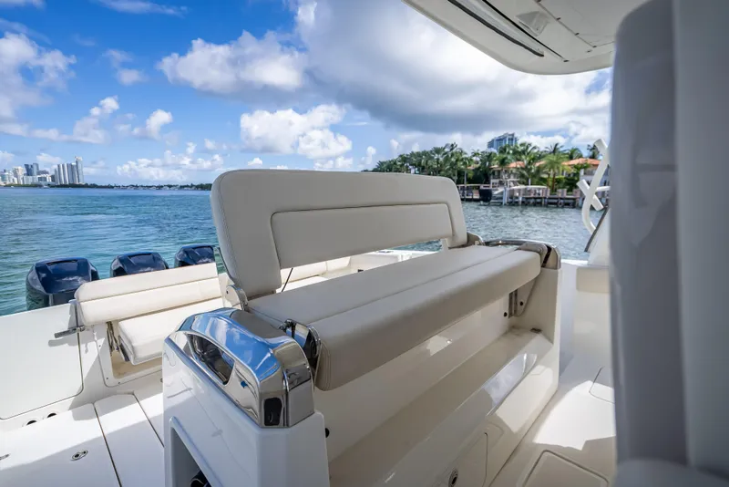 Slide: The Image of Boston Whaler 420 Outrage 2016 - 95