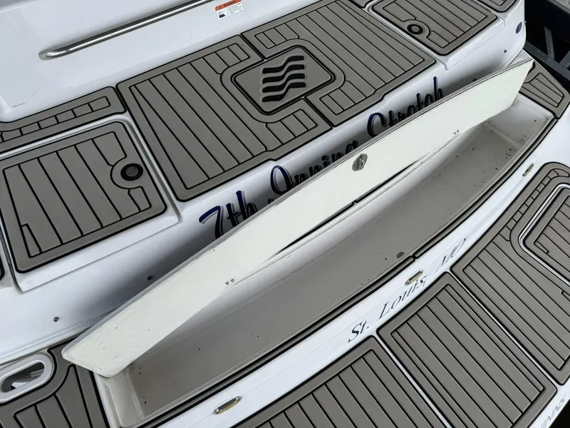 Slide: The Image of 2006 Four Winns 290 Horizon boat deck with storage compartment open. - 8