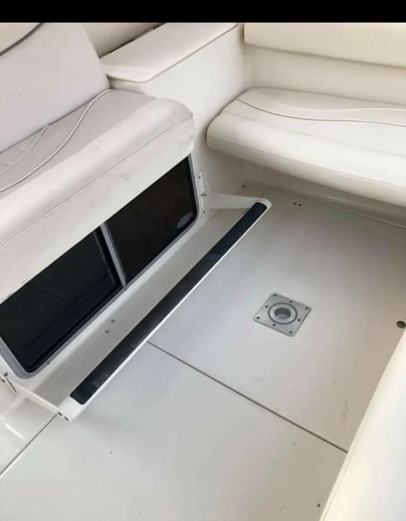 Slide: The Image of Interior seating area of a 2000 Maxum 2800 SCR boat, featuring white upholstery. - 21