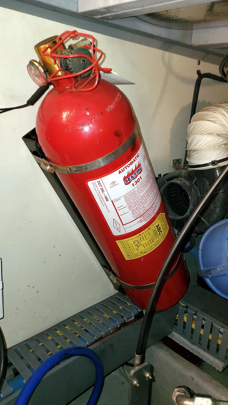 Slide: The Image of Mainship 430 Aft Cabin 3SR 2006 - 44