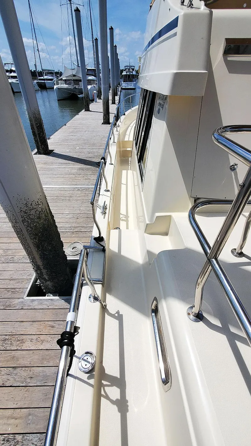 Slide: The Image of Mainship 430 Aft Cabin 3SR 2006 - 62