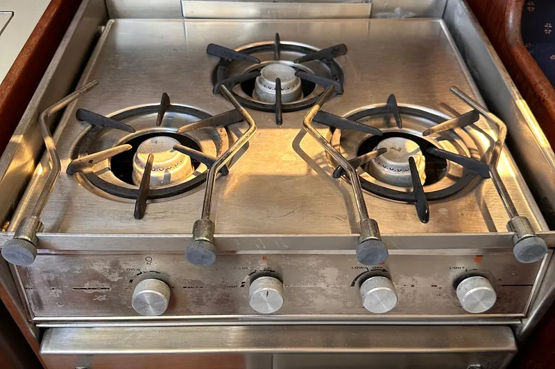Slide: The Image of Stainless steel stove with four burners, C&C 34 model, 1987. - 14