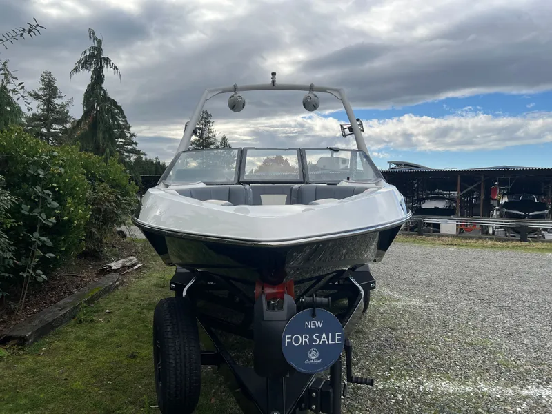 Slide: The Image of Malibu Wakesetter 20 VTX 2025 - 6