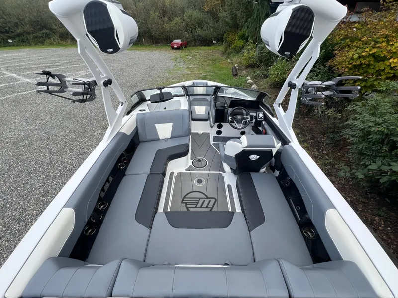 Slide: The Image of Malibu Wakesetter 20 VTX 2025 - 9