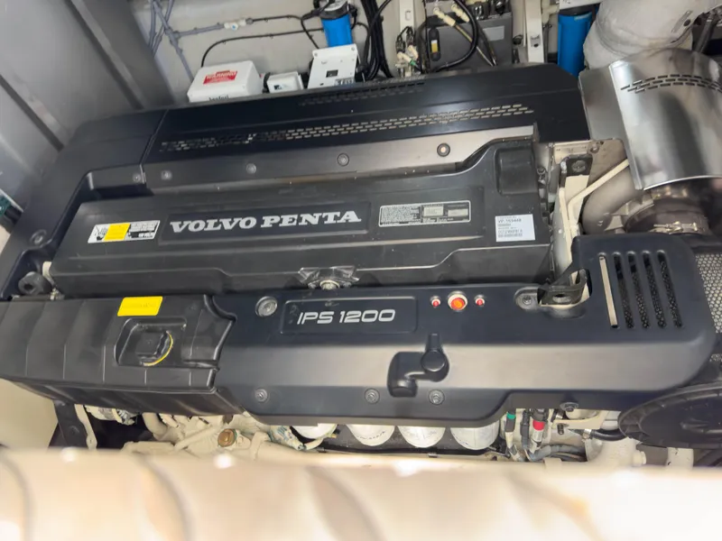 Slide: The Image of Volvo Penta IPS 1200 engine in 2012 Sunseeker Manhattan 63 yacht. - 15