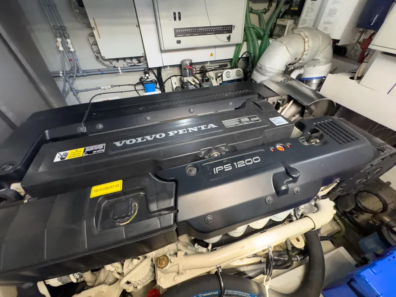 Slide: The Image of Volvo Penta IPS 1200 engine in 2012 Sunseeker Manhattan 63 yacht. - 41