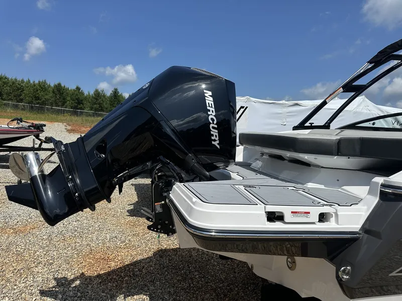 Slide: The Image of Monterey 215SS Super Sport 2025 - 5