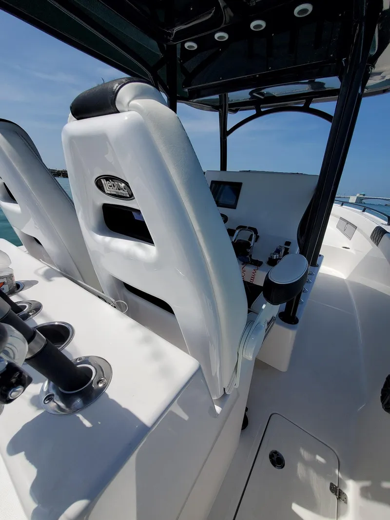 Slide: The Image of CG Boat Works 35 M-Series 2022 - 420