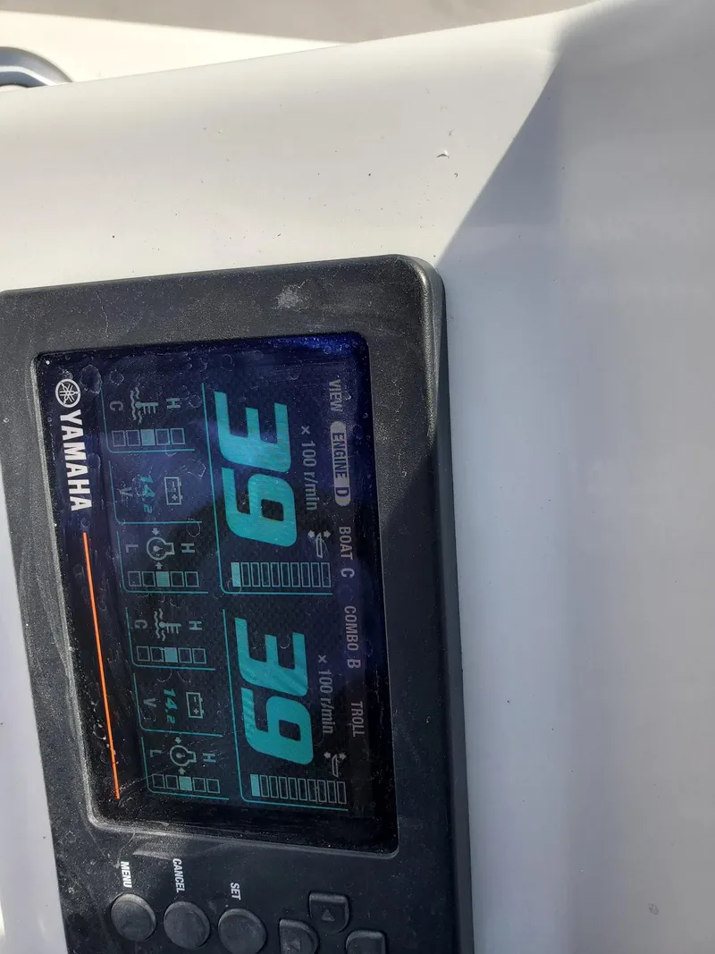 Slide: The Image of CG Boat Works 35 M-Series 2022 - 425